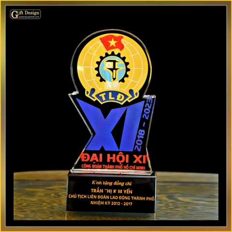 Cúp pha lê theo yêu cầu (Liên hệ nhận báo giá)