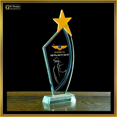 Cúp pha lê theo yêu cầu (Liên hệ nhận báo giá)