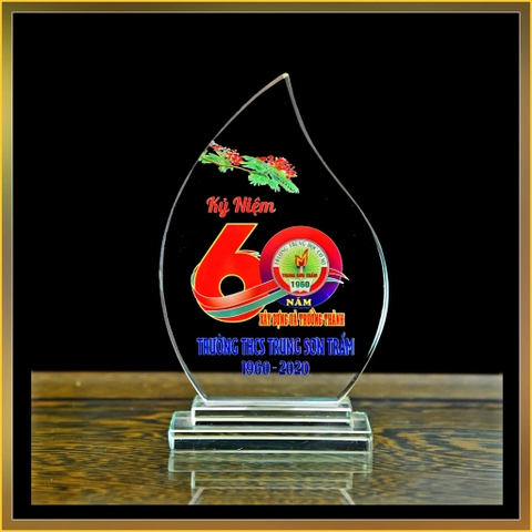 Cúp pha lê theo yêu cầu (Liên hệ nhận báo giá)