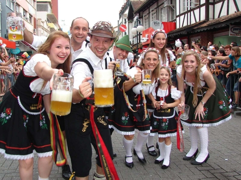 LỄ HỘI BIA OKTOBERFEST kết hợp mua sắm tại OUTLET