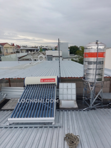 Máy nước nóng năng lượng mặt trời Ariston 160 lít (không lắp)