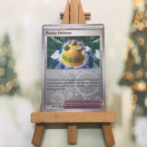 Thẻ hình Pokemon Rocky Helmet 193/198 - Lá bài Scarlet & Violet Base Set Reverse Holo tiếng Anh chính hãng