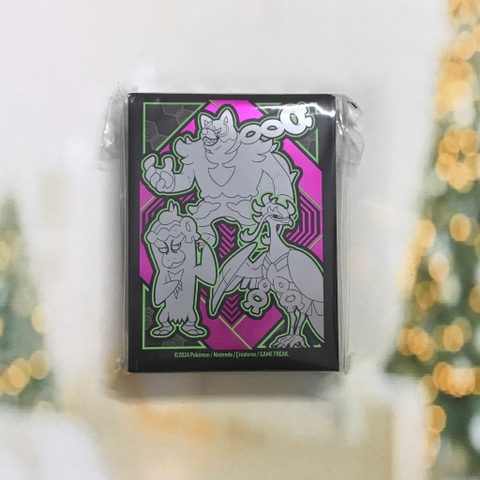 01 Gói lẻ 65 Sleeve hình Okidogi, Munkidori, Fezandipiti lấy từ hộp ETB Shrouded Fable Pokemon chính hãng