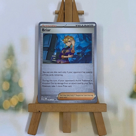 Thẻ hình Pokemon Briar 100/131 - Lá bài lẻ Prismatic Evolutions Uncommon Reverse Holo tiếng Anh chính hãng