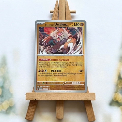 Thẻ hình Pokemon Bloodmoon Ursaluna 025/064 - Lá bài Scarlet & Violet Shrouded Fable Holo Rare tiếng Anh chính hãng