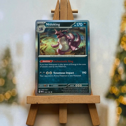 Thẻ hình Pokemon Nidoking 034/165 - Lá bài Scarlet & Violet 151 Rare Reverse Holo tiếng Anh chính hãng