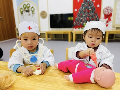 Bé Tập Làm Bác Sĩ Đông Y: Hoạt Động Ý Nghĩa Mừng Ngày Thầy Thuốc Việt Nam 27/2