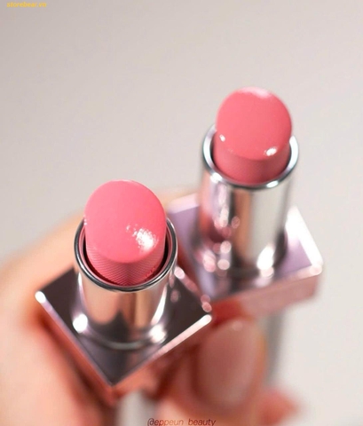 Son dưỡng Prada Rouge à lèvres Light Glowing Lipcolor
