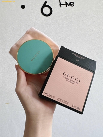 Phấn Tạo Khối GUCCI ECLAT SOLEIL 02