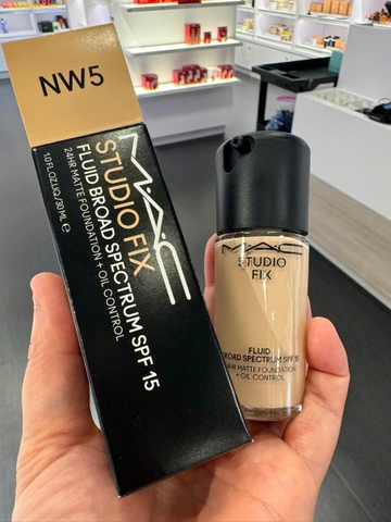 Kem nền MAC Studio Radiance Serum-Powered NW5 tone trắng tự nhiên