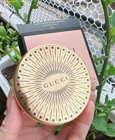 Phấn Highlight Gucci 𝐆𝐥𝐨𝐰 𝐏𝐨𝐰𝐝𝐞𝐫 𝐆𝐞𝐥 𝐇𝐢𝐠𝐡𝐥𝐢𝐠𝐡𝐭𝐞𝐫 01 Sunrise Gold - Soft Champagne