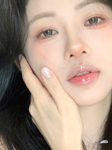 YSL Loveshine Plumping Lip Oil Gloss 02 - Lucky Moonstone