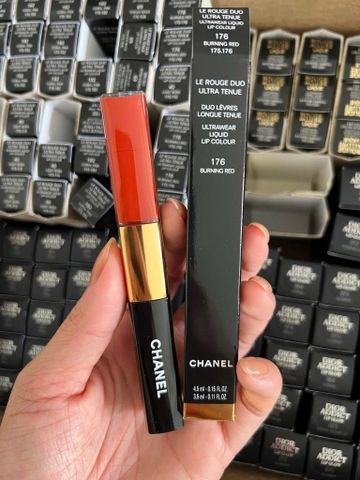 Son Kem Chanel Le Rouge Duo Ultra Tenue 176 - Burning Red Màu Đỏ Cam