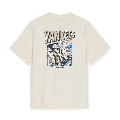 MLB New Year Snake Cartoon Graphic Overfit Short Sleeve T-Shirt New York Yankees Cream - Áo thun cổ tròn tay lỡ màu trắng kem