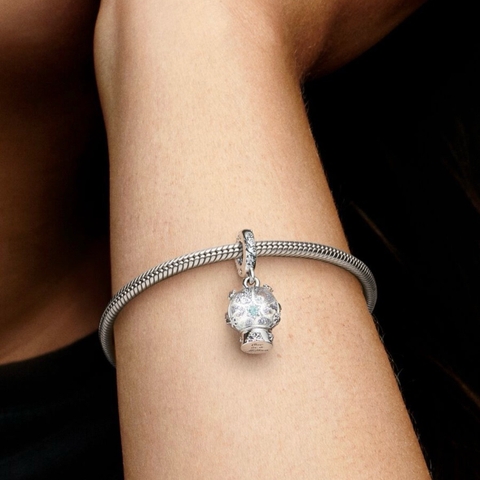 CHÍNH HÃNG - PANDORA Snowflake Snow Globe Dangle Charm (Sterling silver, Murano glass) - Hạt trang trí vòng tay hình quả cầu tuyết thuỷ tinh, bạc 925
(chỉ gồm hạt Charm - không gồm vòng tay). JEWELRY
