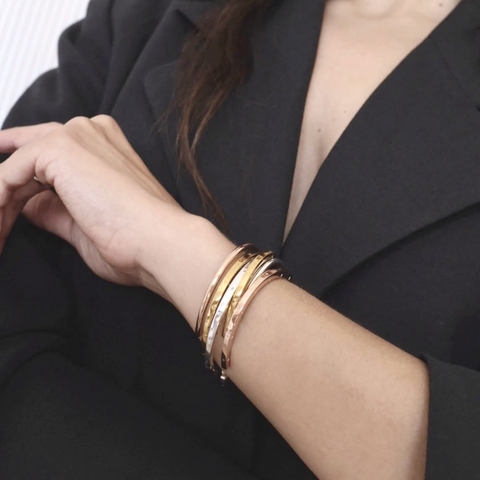 Pandora Signature I-D bangle (Silver Sterling / 14k Rose-gold plated / 14k gold plated) - Vòng/lắc tay bạc 925 / hỗn hợp kim loại mạ vàng - vàng hồng 14k, dáng cứng - JEWELRY