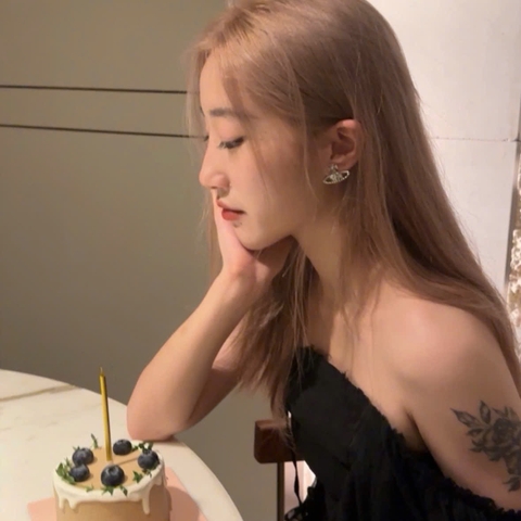 VIVIENNE WESTWOOD Mayfair Bas Relief Earrings - Khuyên tai hình quả cầu hai chiều, phối đá pha lê trắng - JEWELRY EARRINGS