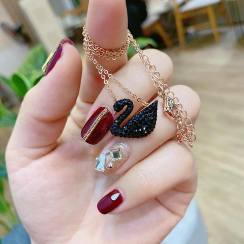 SWAROVSKI Iconic Swan pendant (Swan, Black, Rose gold-tone plated) - Dây cổ, dây chuyền SWAROVSKI - JEWELRY NECKLACE