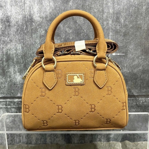 MLB DIA MONOGRAM B BOSTON CROSS BAG BROWN - Túi đeo chéo, quai xách, màu nâu