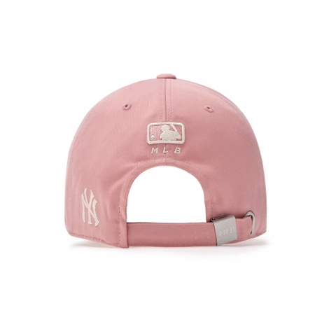 Mũ MLB Varsity Cultive Bookle Logo Unstructured Ball Cap New York Yankees Pink - Mũ lưỡi trai, nón kết màu hồng