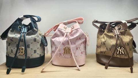 TÚI MLB MONOGRAM BUCKET BAG BROWN/GREEN/PINK - TÚI ĐEO CHÉO DÁNG CHUÔNG MÀU NÂU/XANH LÁ/HỒNG