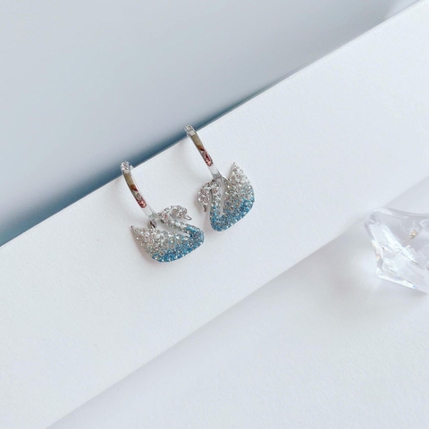 SWAROVSKI Iconic SWAN earrings (Swan, Blue, Rhodium plated) - KHUYÊN TAI THIÊN NGA XANH CHUYỂN MÀU OMBRE - SWAROVSKI - JEWELRY