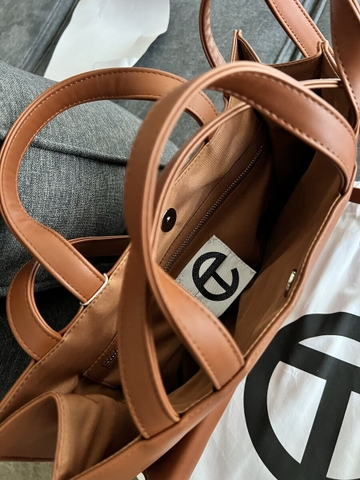 TÚI TELFAR TAN BAG - MEDIUM M SIZE (38x28x13cm) - TÚI ĐEO CHÉO TELFAR MÀU NÂU