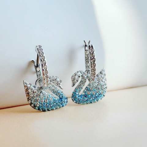 SWAROVSKI Iconic SWAN earrings (Swan, Blue, Rhodium plated) - KHUYÊN TAI THIÊN NGA XANH CHUYỂN MÀU OMBRE - SWAROVSKI - JEWELRY