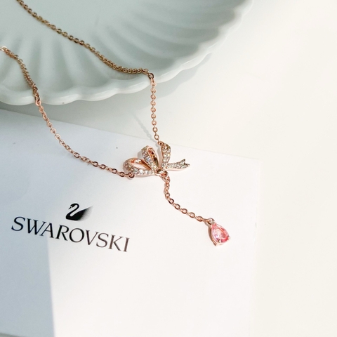SWAROVSKI Volta Y pendant (Bow, Pink, Rose gold-tone plated) - Dây cổ, dây chuyền hoạ tiết nơ dài - JEWELRY NECKLACE
