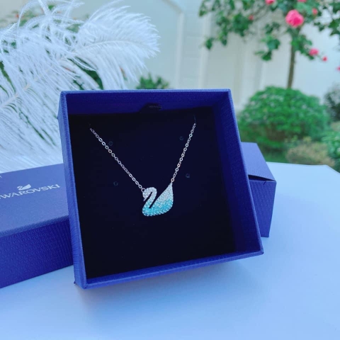 SWAROVSKI Iconic Swan pendant (Swan, Blue, Rhodium plated) - Dây cổ, dây chuyền thiên nga xanh chuyển màu ombre - SWAROVSKI - JEWELRY NECKLACE