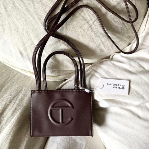 TÚI ĐEO CHÉO CHOCOLATE TELFAR
