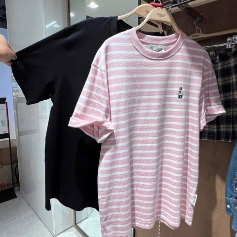 CHÍNH HÃNG - WHOAU (2PACK/SET) STEVE BEAR STRIPE T-SHIRT - Bộ 2 áo thun màu đen+sọc