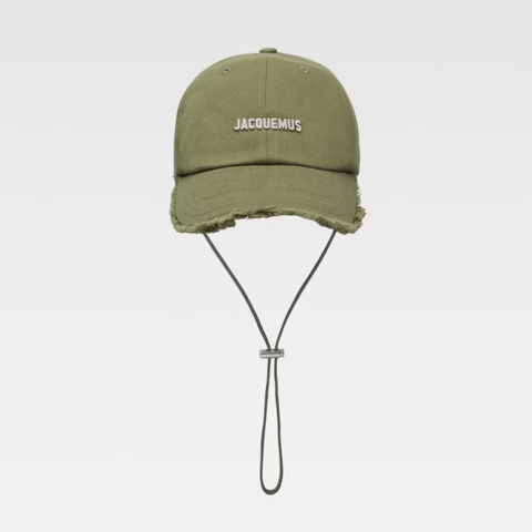 Mũ JACQUEMUS The Artichaut cap - KHAKI - LES CLASSIQUES - Mũ lưỡi trai, nón kết màu xanh lá, có dây rút