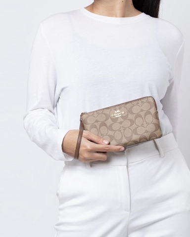 COACH 6648 Signature Large Corner Zip Wristlet Khaki Saddle - Ví cầm tay, khoá kéo