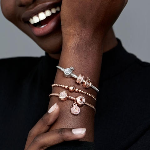 Pandora Moments Snake Chain Bracelet (Crown O Clasp, Rose-gold 14k plated) Vòng/lắc tay bạc hỗn hợp kim loại mạ vàng hồng 14k, khoá vương miệng, dáng mềm - JEWELRY