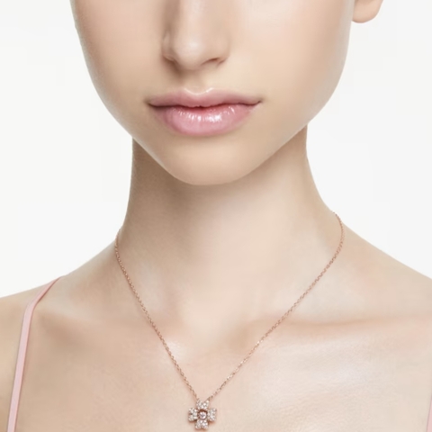 SWAROVSKI Idyllia pendant (Clover, White, Rose gold-tone plated) - Dây cổ, dây chuyền lá, pha lê hồng - JEWELRY NECKLACE