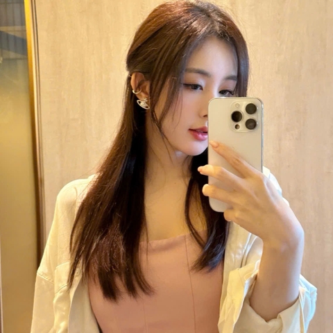 VIVIENNE WESTWOOD Mayfair Bas Relief Earrings - Khuyên tai hình quả cầu hai chiều, phối đá pha lê trắng - JEWELRY EARRINGS