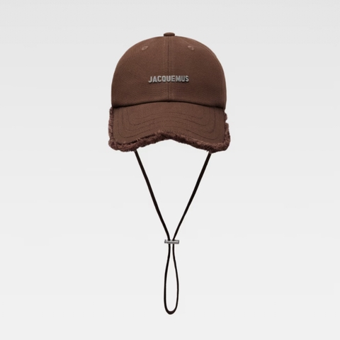 Mũ JACQUEMUS The Artichaut cap - BROWN - LES CLASSIQUES - Mũ lưỡi trai, nón kết màu nâu, có dây rút