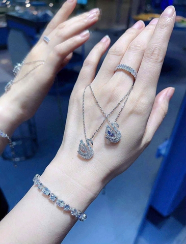 SWAROVSKI Swan pendant (Mixed cuts, WHITE/BLUE/PINK/RED) - Dây cổ, chuyền, đính đá pha lê trắng/xanh/hồng/đỏ, thiên nga - JEWELRY NECKLACE