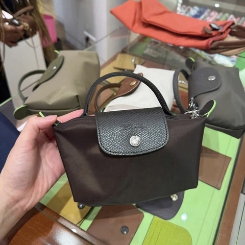 CHÍNH HÃNG - MINI SIZE - TÚI LONGCHAMP LE PLIAGE GREEN POUCH WITH HANDLE - MOCHA - Túi xách màu nâu sẫm