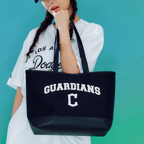 Túi MLB Varsity Basic Canvas Cleveland Indians Black Tote Bag - Túi xách, đeo vai màu đen