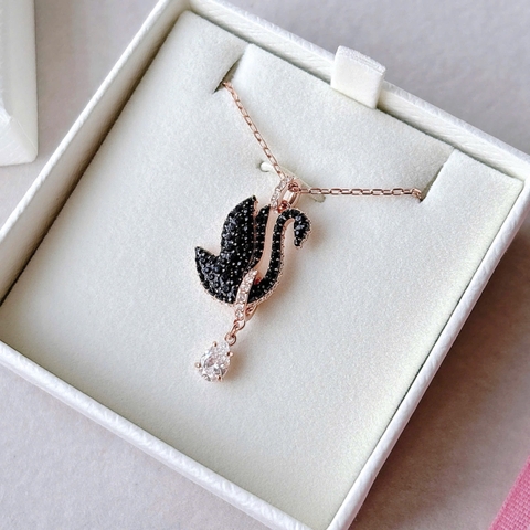 CHÍNH HÃNG - SWAROVSKI Swan pendant (Black, Rose gold-tone plated) - Dây cổ, chuyền thiên nga pha lê đen, giọt nước rơi - JEWELRY NECKLACE