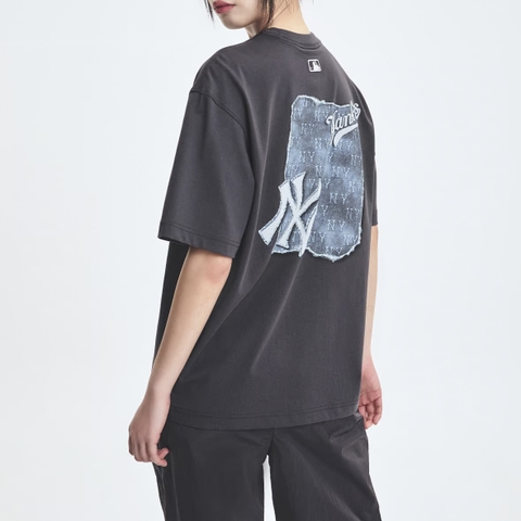 MLB Denim-like monotiv overfit functional short-sleeve T-shirt New York Yankees Charcoal - Áo thun cổ tròn, tay lở màu than chì