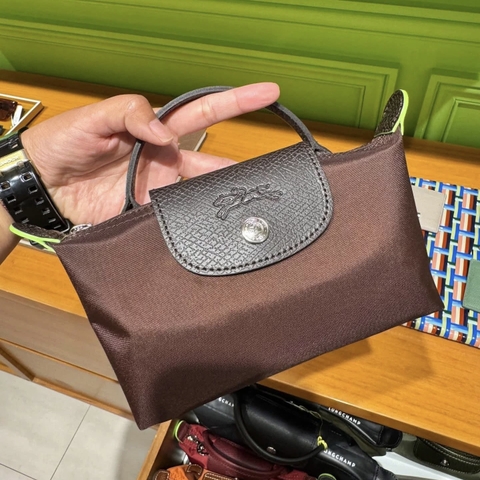 CHÍNH HÃNG - MINI SIZE - TÚI LONGCHAMP LE PLIAGE GREEN POUCH WITH HANDLE - MOCHA - Túi xách màu nâu sẫm