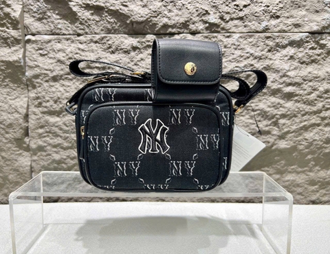MLB DIA MONOGRAM NY NEWYORK BLACK CROSS BAG - Túi đeo chéo màu đen
