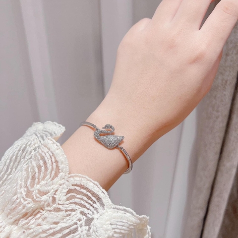 SWAROVSKI Iconic Swan bangle (Swan, White, Rhodium plated) - Vòng/lắc tay thiên nga trắng - BRACELET - JEWELRY