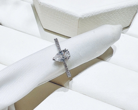 SWAROVSKI Stilla cocktail ring (Pear cut, Pavé, White, Rhodium plated) - RINGS - Nhẫn đính đá pha lê trắng - JEWELRY