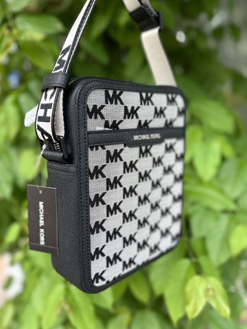 Túi MK Michael Kors Cooper Logo Jacquard Flight Bag Black - Túi đeo chéo nam/nữ màu xám đen