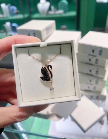 CHÍNH HÃNG - SWAROVSKI Swan pendant (Black, Rose gold-tone plated) - Dây cổ, chuyền thiên nga pha lê đen, giọt nước rơi - JEWELRY NECKLACE