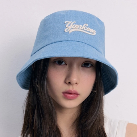 MLB Unisex Cursive Lettering Denim Bucket Hat NY Yankees Blue - Mũ vành tròn, màu xanh